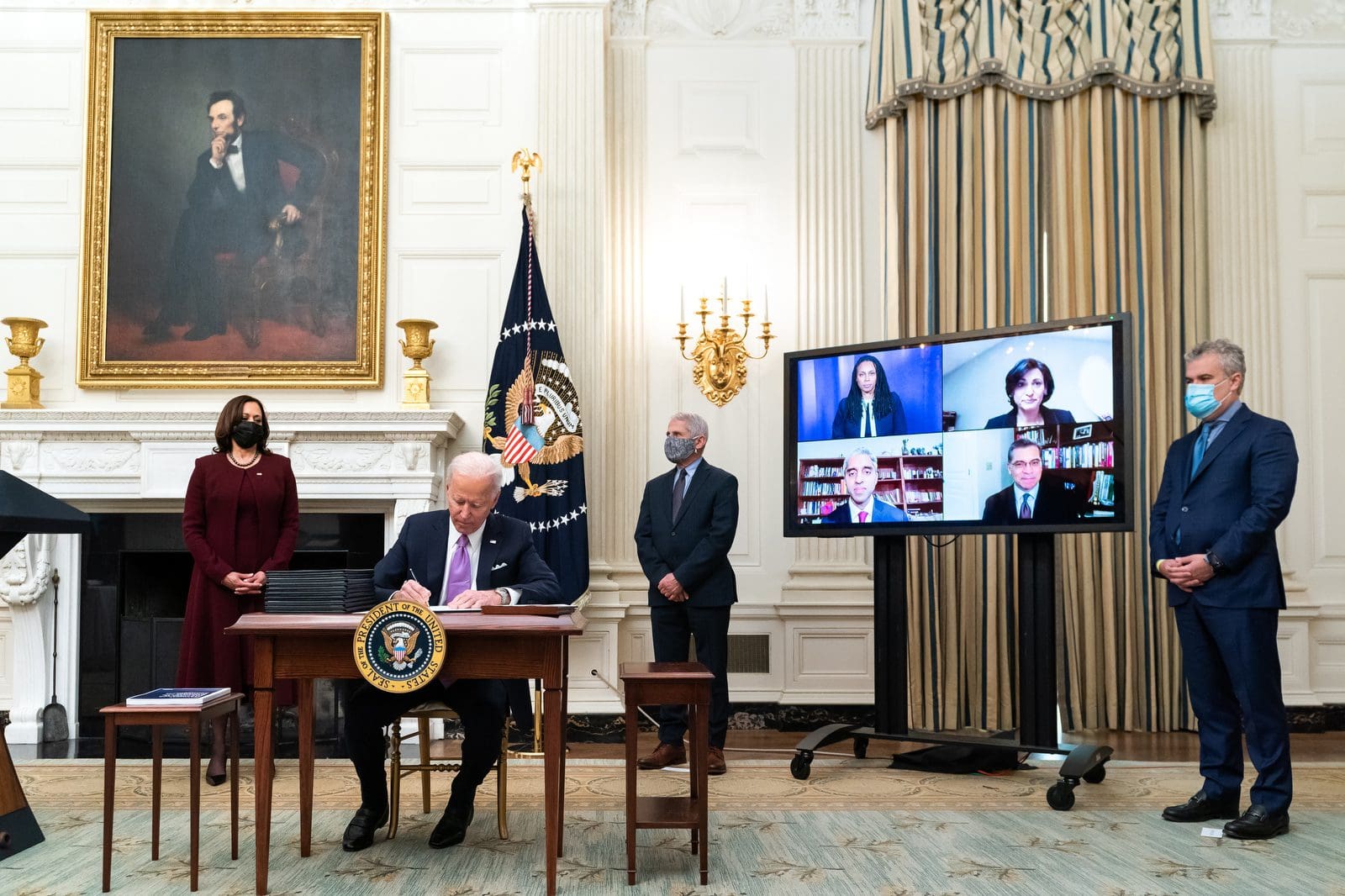 P20210121AS-0800: President Joe Biden, joined by Vice President Kamala Harris, Chief Medical Adviser on COVID-19 Dr Anthony Fauci, Coordinator of the COVID-19 Response and Councilor to the President Jeff Zients and virtual guests, signs an executive order on Establishing the COVID-19 Pandemic Testing Board and Ensuring a Sustainable Public Health Workforce for COVID-19 and Other Biological Threats Thursday, Jan. 21, 2021, in the State Dining Room of the White House. (Official White House Photo by Adam Schultz)